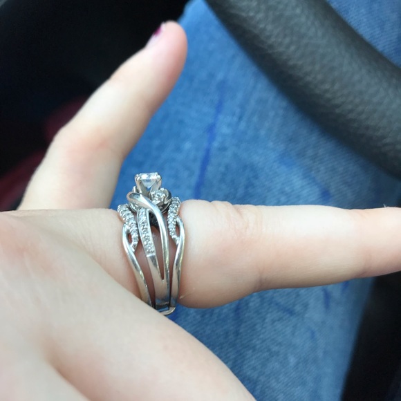 My old wedding ring - Picture 4 of 5